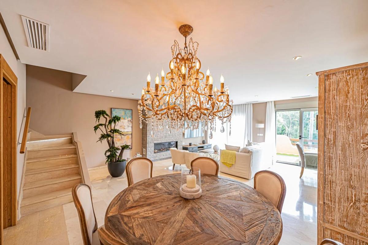 Venta de chalet adosado en Calle Calomela , Marbella photo 1