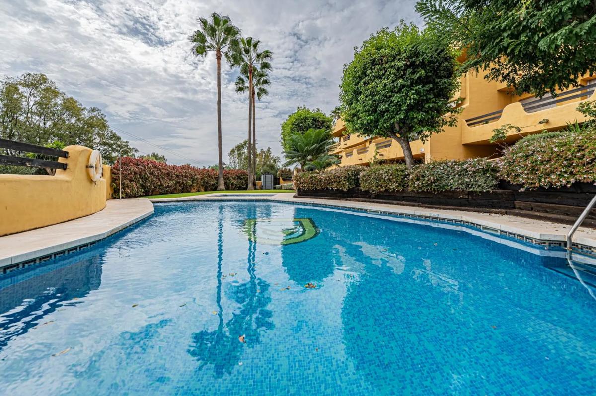 Venta de chalet adosado en Calle Calomela , Marbella photo 3