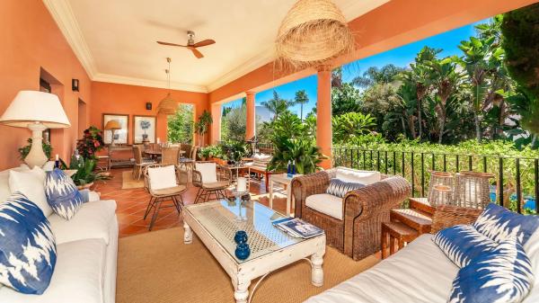 Chalet independiente en venta en Calle Algorta, Marbella
 photo 1