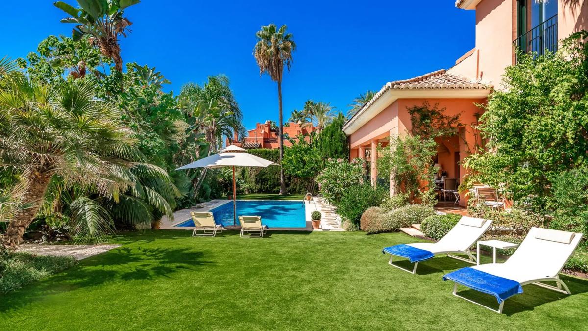Venta de chalet independiente en Calle Algorta, Marbella
 photo 2