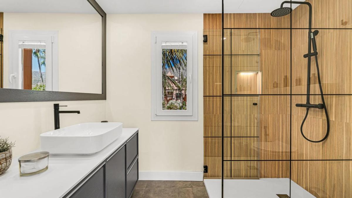 Venta de chalet independiente en Calle Algorta, Marbella
 photo 3