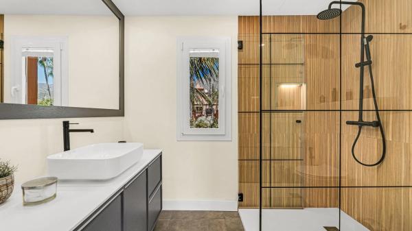 Chalet independiente en venta en Calle Algorta, Marbella
 photo 3