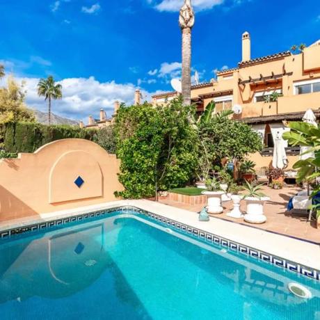 Dom szeregowy na sprzedaż w  Calle Cecilia Böhl de Faber, 1 , Marbella photo 1