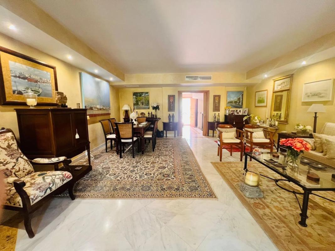 Venta de chalet adosado en  Calle Cecilia Böhl de Faber, 1 , Marbella photo 2