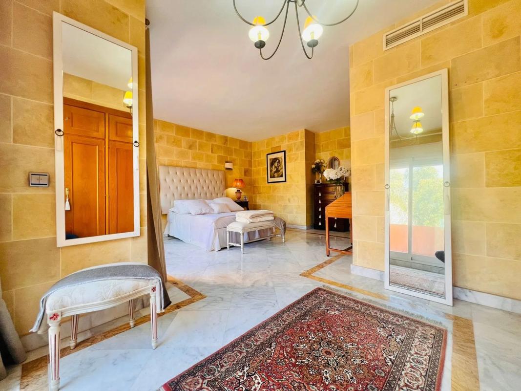 Venta de chalet adosado en  Calle Cecilia Böhl de Faber, 1 , Marbella photo 3