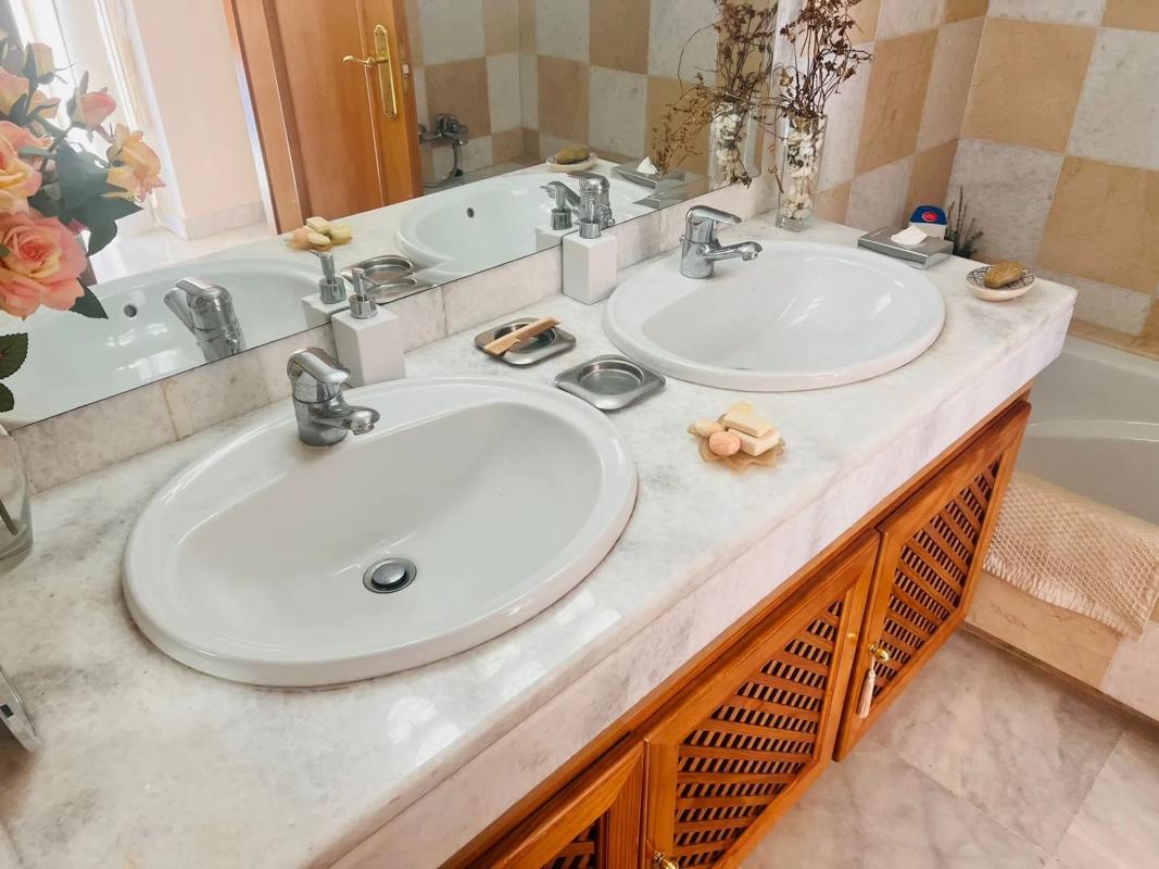 Venta de chalet adosado en  Calle Cecilia Böhl de Faber, 1 , Marbella photo 4