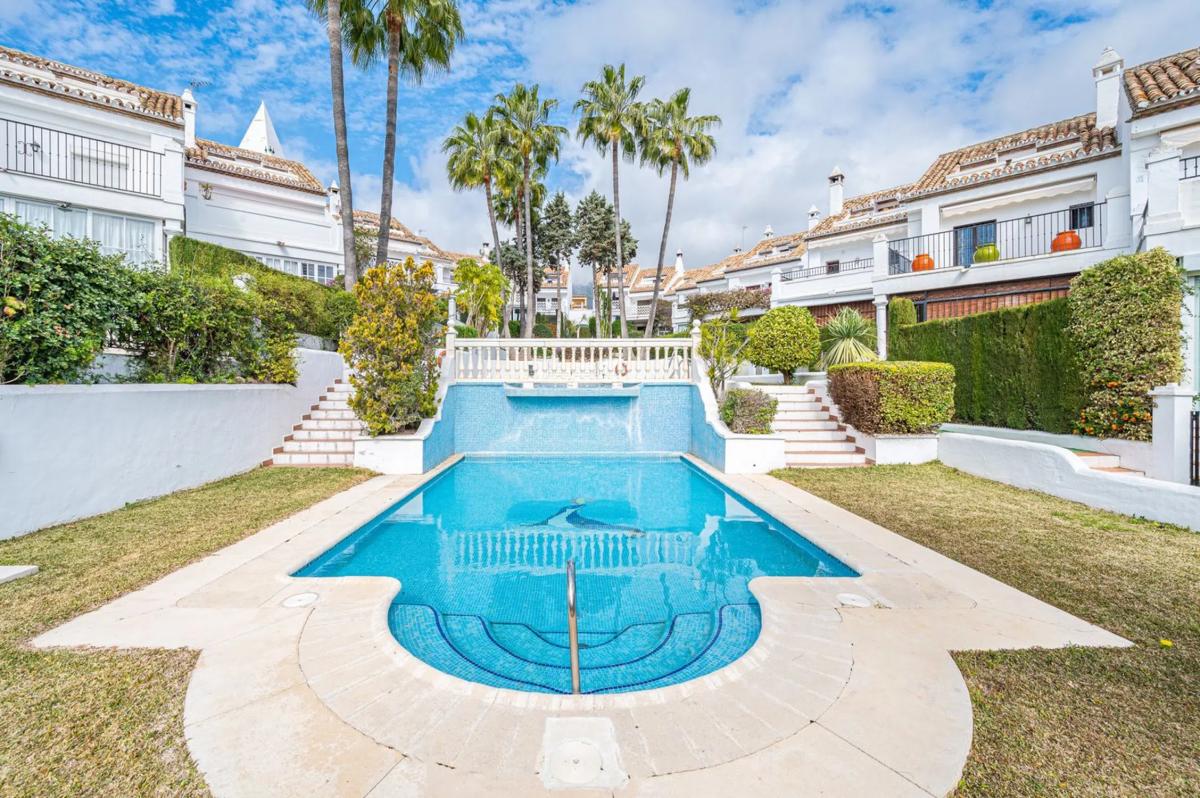 Venta de chalet adosado en Avenida Piedramar, 1 G , Marbella photo 1