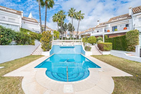 Dom szeregowy na sprzedaż w  Avenida Piedramar, 1 G , Marbella photo 1