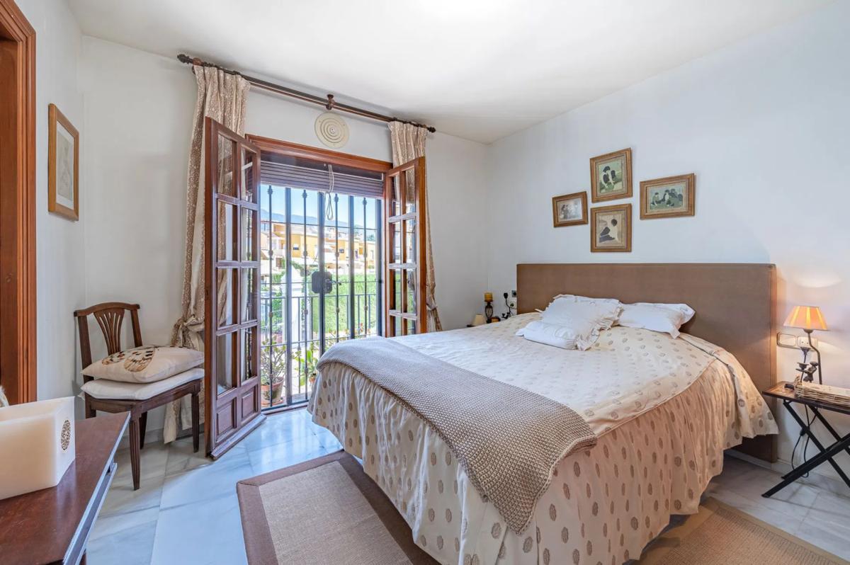 Venta de chalet adosado en  Avenida Piedramar, 1 G , Marbella photo 2