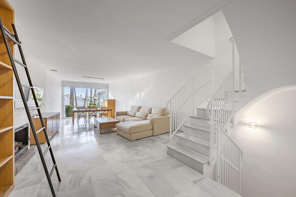 Venta de chalet adosado en Avenida Piedramar, 1 G , Marbella photo 2