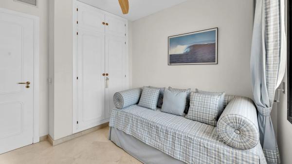Duplex en venta en CL SIERRA BERMEJA-LO MA CLUB, Marbella thumbnail 1