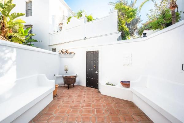 Четырехквартирный дом на продажу на  Barrio Lomas de Marbella Club , Марбелла photo 4