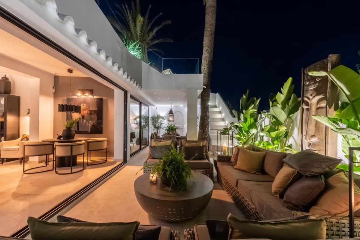 Venta de chalet adosado en  Barrio Las Lomas de Río Verde , Marbella photo 2