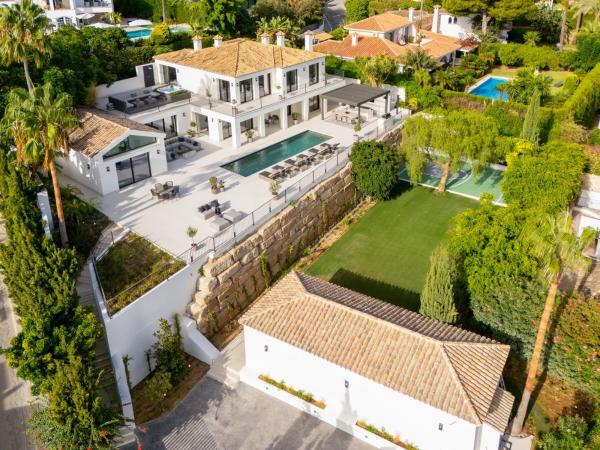 Chalet independiente en venta en Calle Bobadilla, 10, Marbella
 photo 1