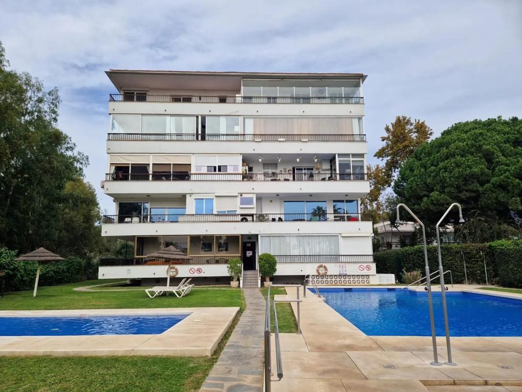 Sale of apartment in Calle Marqués de Ivanrey, Marbella
 photo 2