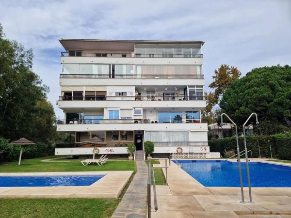 Mieszkanie na sprzedaż w  Calle Marqués de Ivanrey, Marbella photo 2