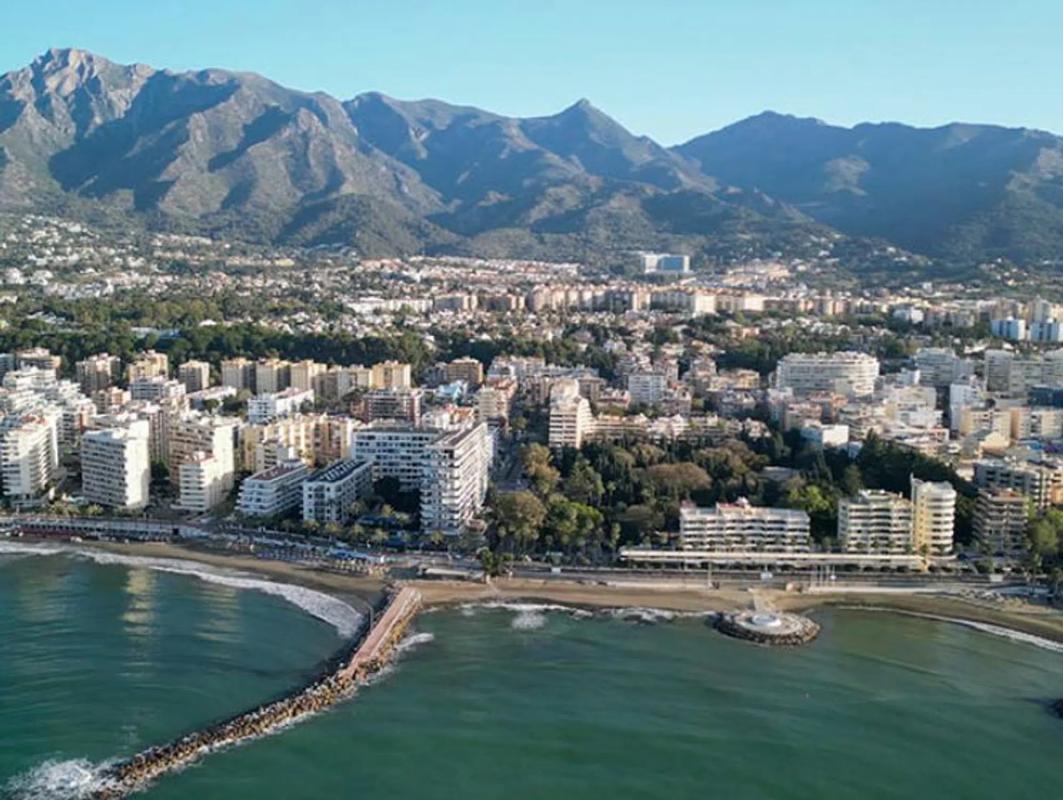 Penthouse sale in Urbanización Cascada de Camojan, 8, Marbella photo 1