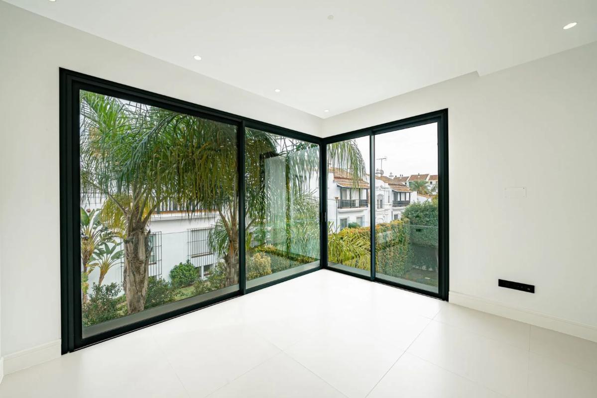 Venta de chalet independiente en Bulevar Príncipe Alfonso de Hohenlohe, Marbella
 photo 2