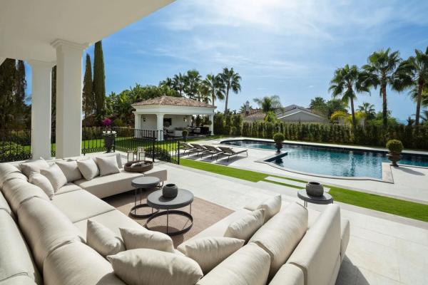 Chalet independiente en venta en Calle Bach, Marbella
 photo 1