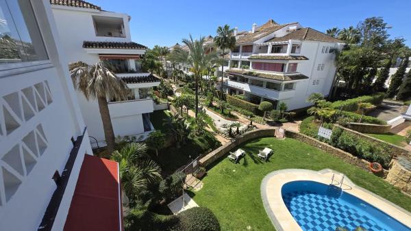 Apartment for sale in  Bulevar Príncipe Alfonso de Hohenlohe, Marbella photo 4