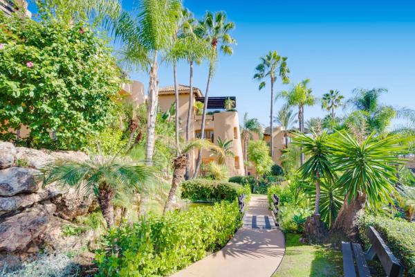 Apartment for sale in  Barrio Sierra Blanca, Marbella photo 2