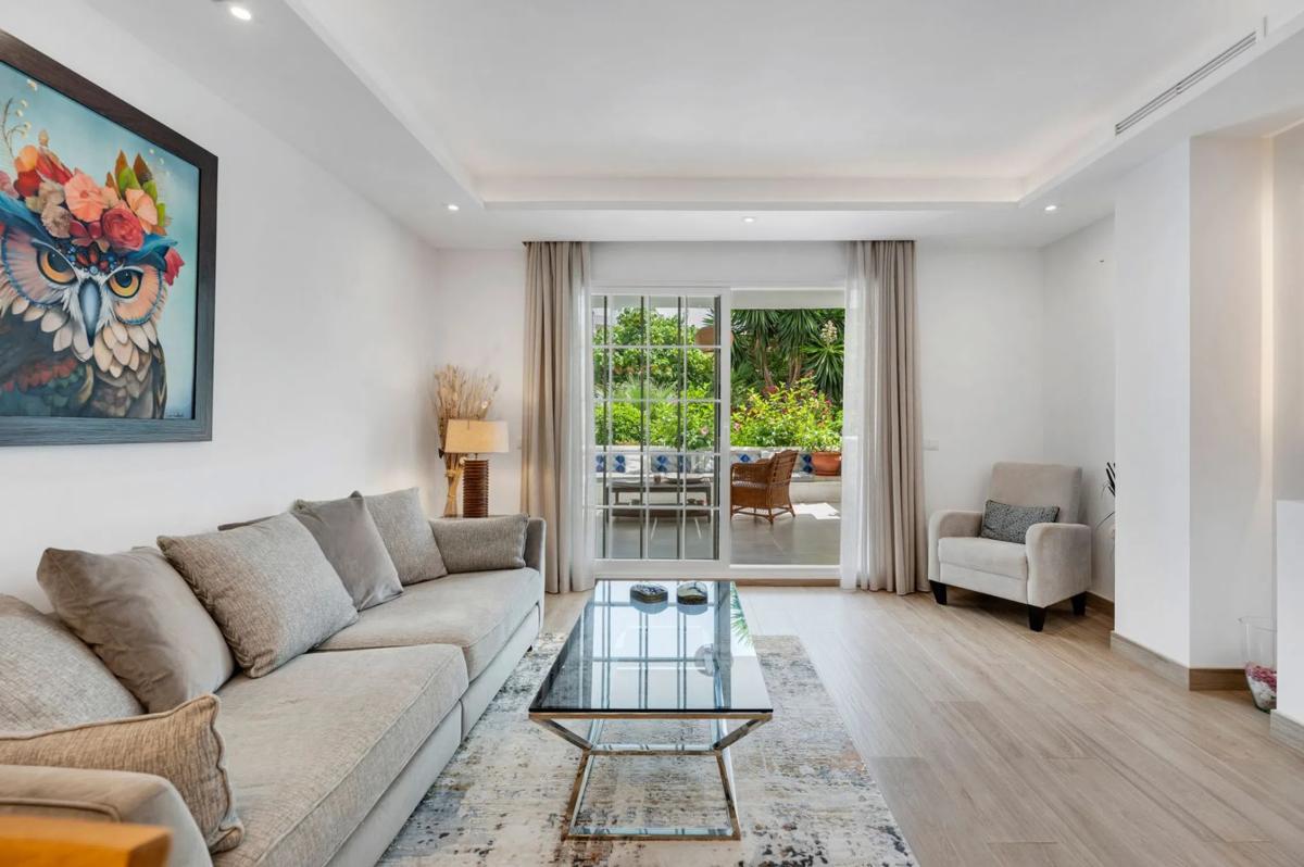 Sprzedaż mieszkania w ኡርባኒሳሲኦን ፑኤንቴ ሮማኖ, Marbella
photo 1