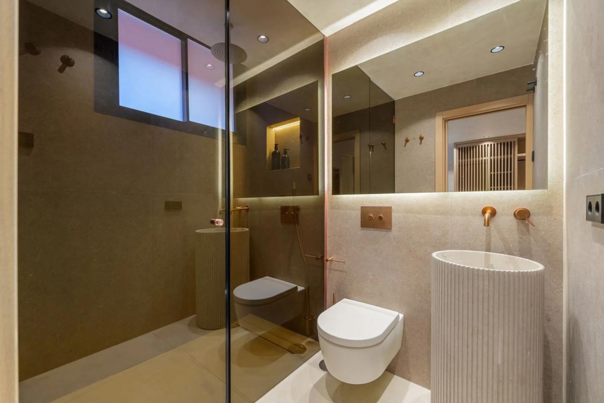 Venta de chalet adosado en  Calle Algorta , Marbella photo 2