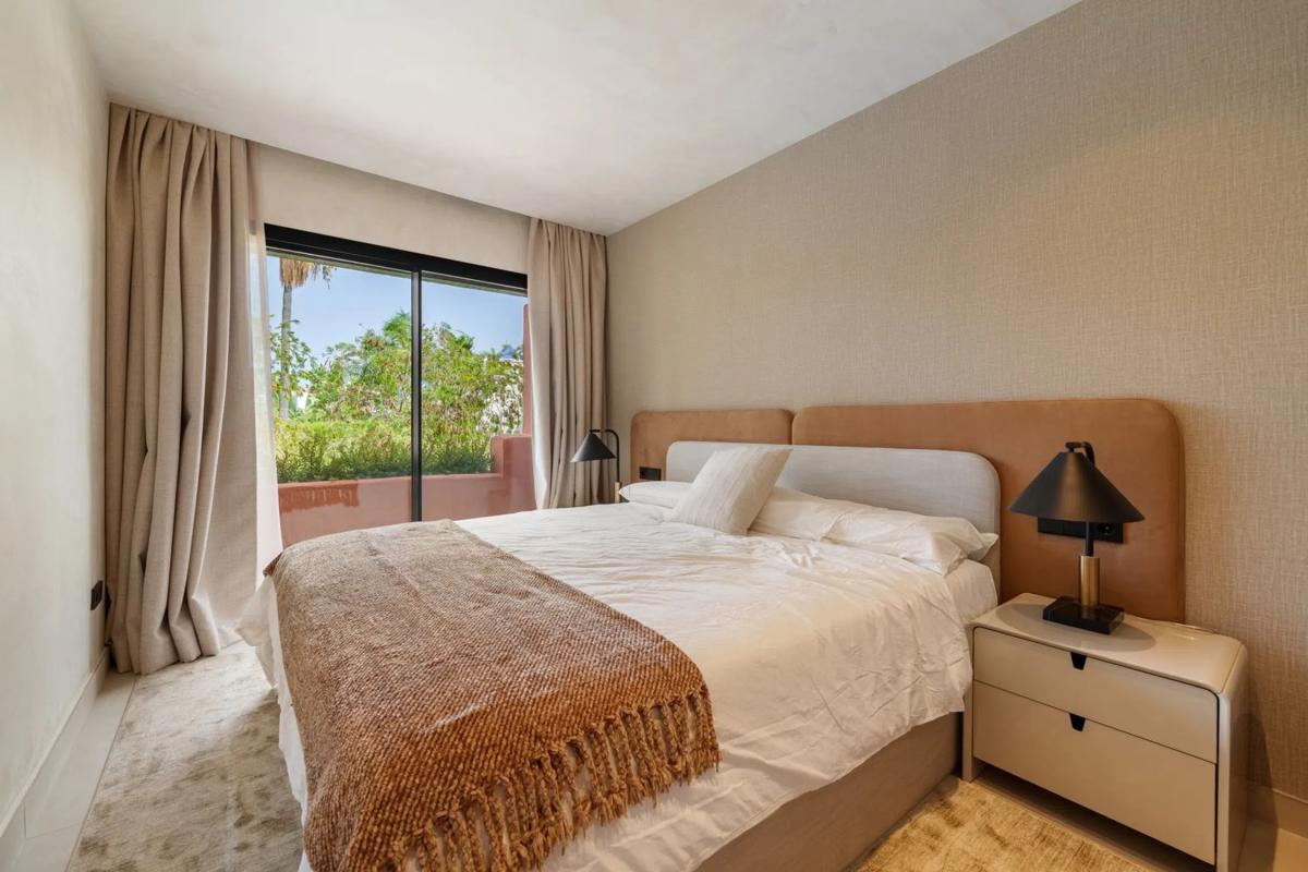 Venta de chalet adosado en  Calle Algorta , Marbella photo 4