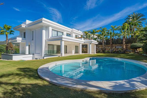 Chalet independiente en venta en Calle Sierra Bermeja, Marbella
 photo 1