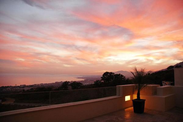 Apartment for sale in  Calle Sierra Cazorla, 100, Marbella photo 1
