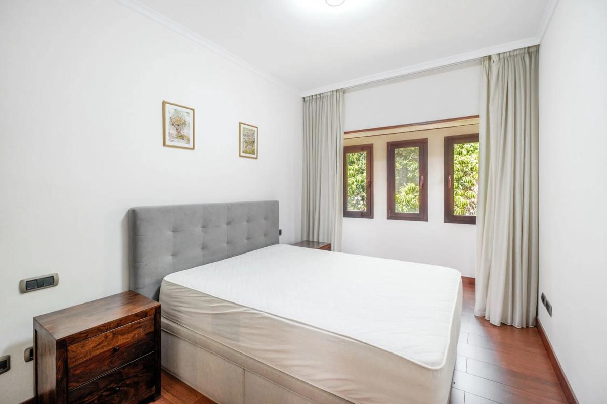 Venta de chalet adosado en Calle Algorta , Marbella photo 4