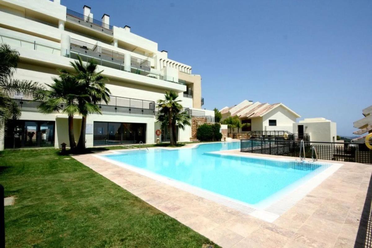 Sprzedaż mieszkania w Calle Sierra Cazorla, 100, Marbella
 photo 5
