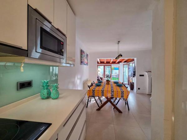 Chalet pareado en calle Monte Mayor photo 1