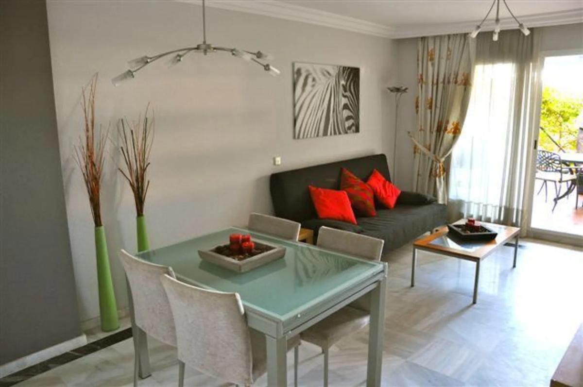 Sale of apartment in Barrio La Carolina-Guadalpín, Marbella
photo 1