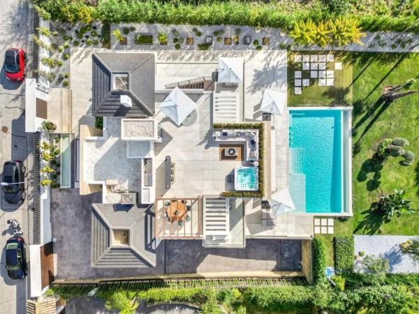 Chalet wolnostojący na sprzedaż w  Barrio Lomas de Marbella Club, Marbella photo 3