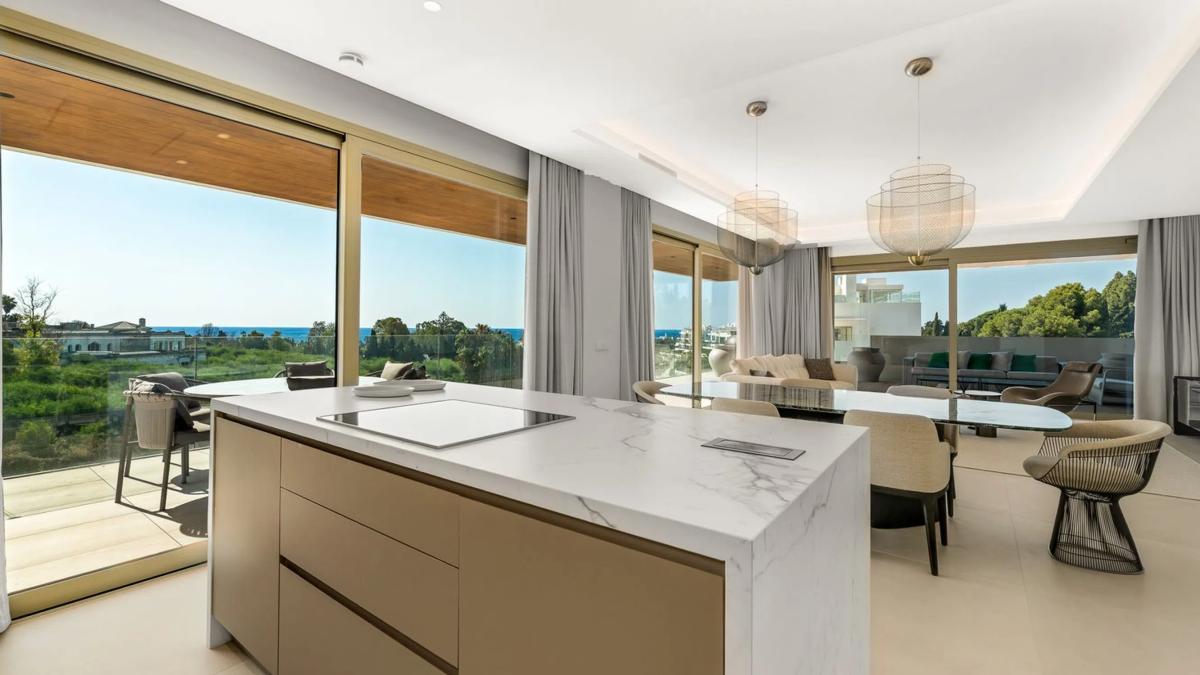 Venta de piso en Urbanización Jardines del Río, Marbella
photo 1