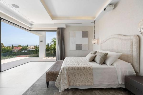 Chalet wolnostojący na sprzedaż w  Calle Cómpeta, 27, Marbella photo 1