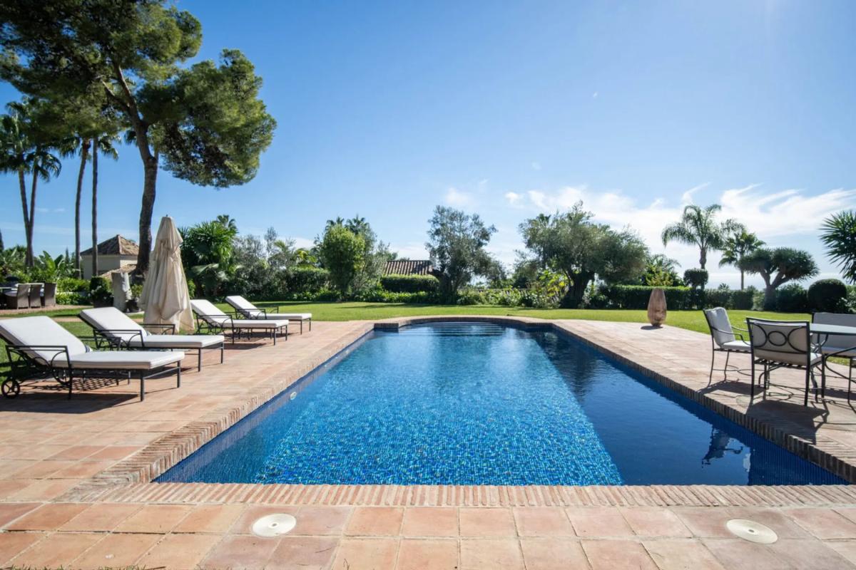Sprzedaż niezależnego domku jednorodzinnego w  Barrio Sierra Blanca, Marbella photo 3