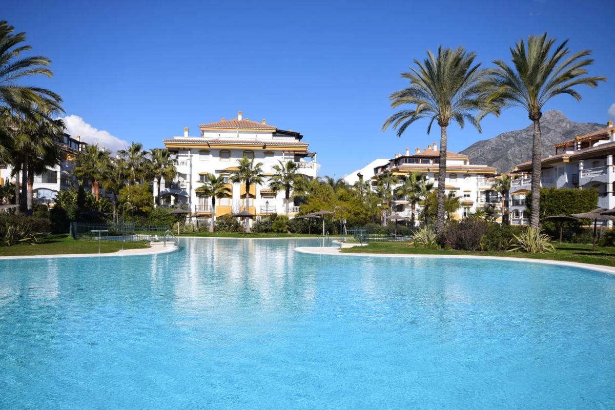 Venta de piso en Urbanización Río Verde, 9, Marbella
photo 1