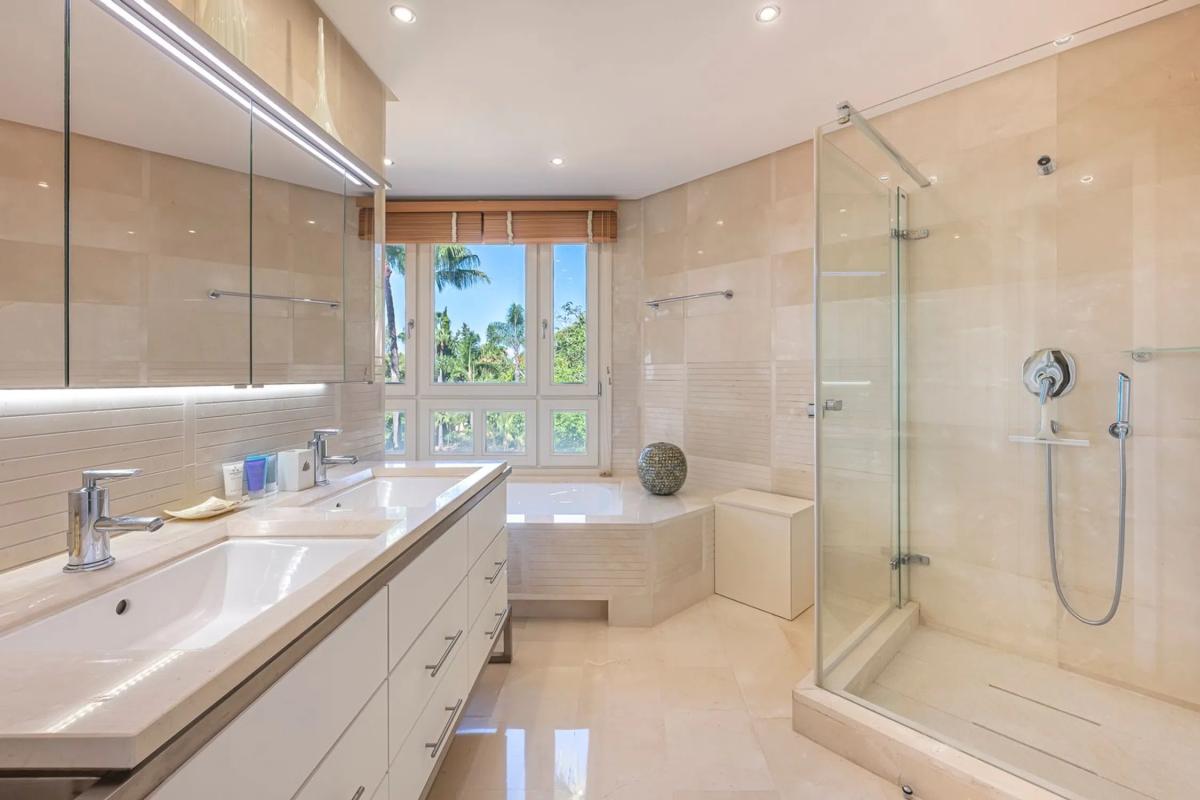 Penthouse sale in AV BUCHINGER, 17, Marbella photo 3