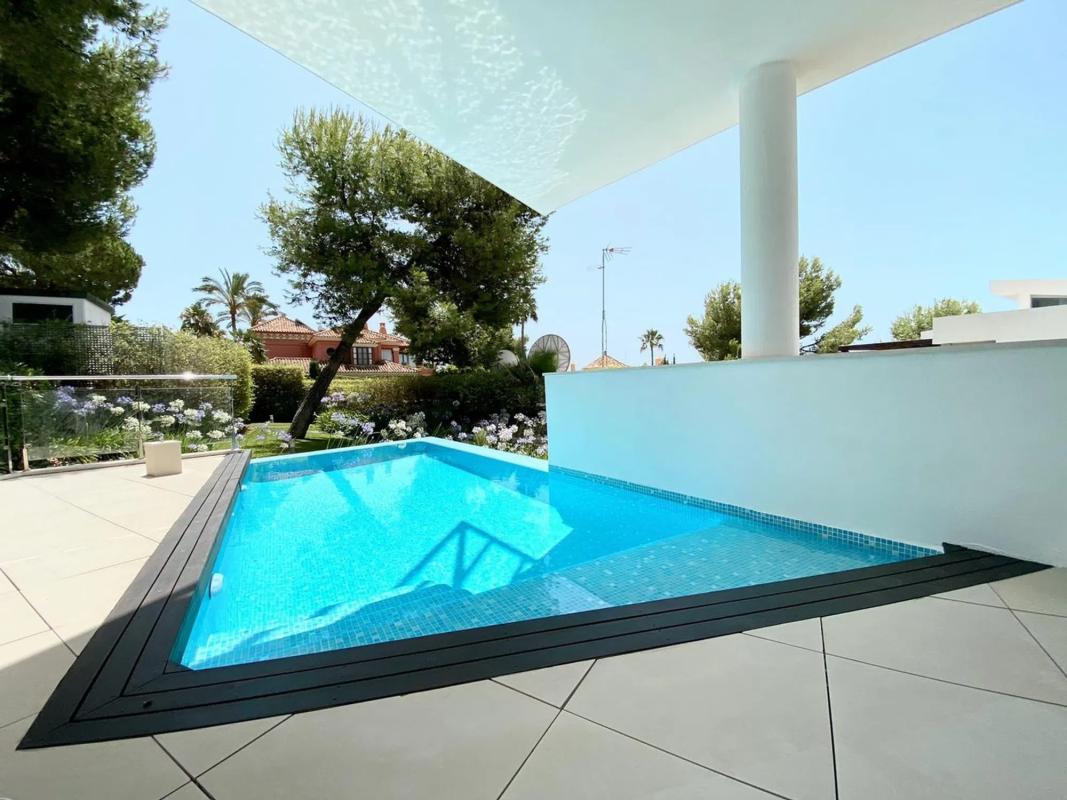 Venta de chalet adosado en Barrio Sierra Blanca , Marbella photo 1
