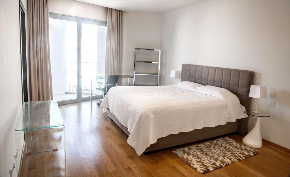 Venta de chalet adosado en Barrio Sierra Blanca , Marbella photo 2