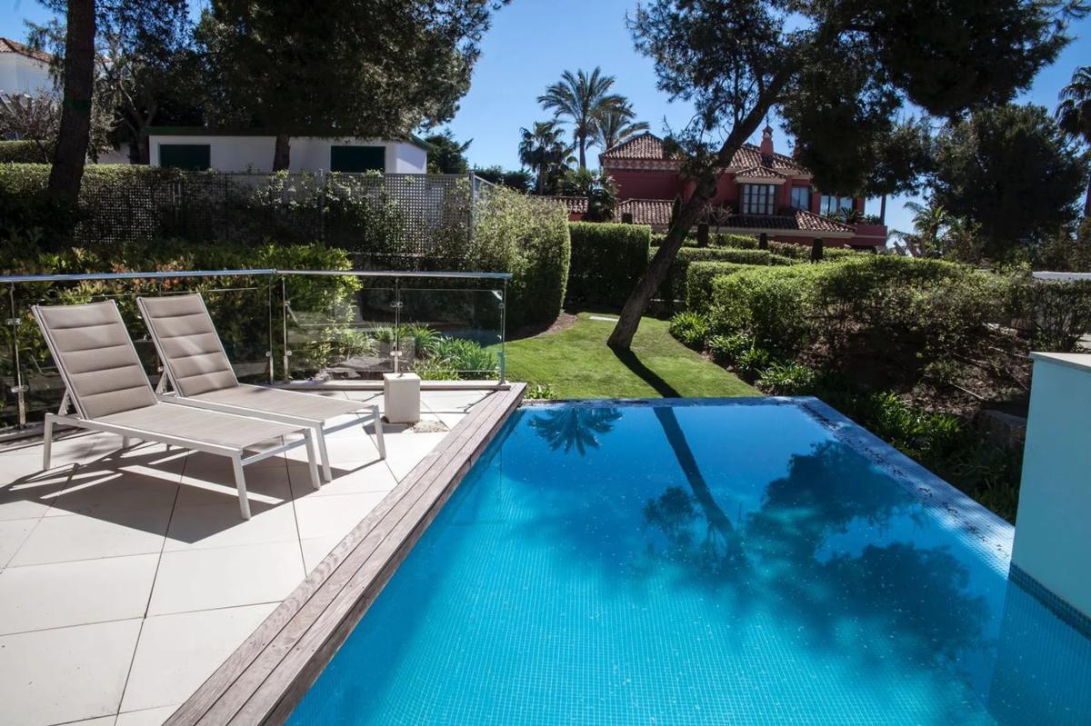 Venta de chalet adosado en Barrio Sierra Blanca , Marbella photo 4