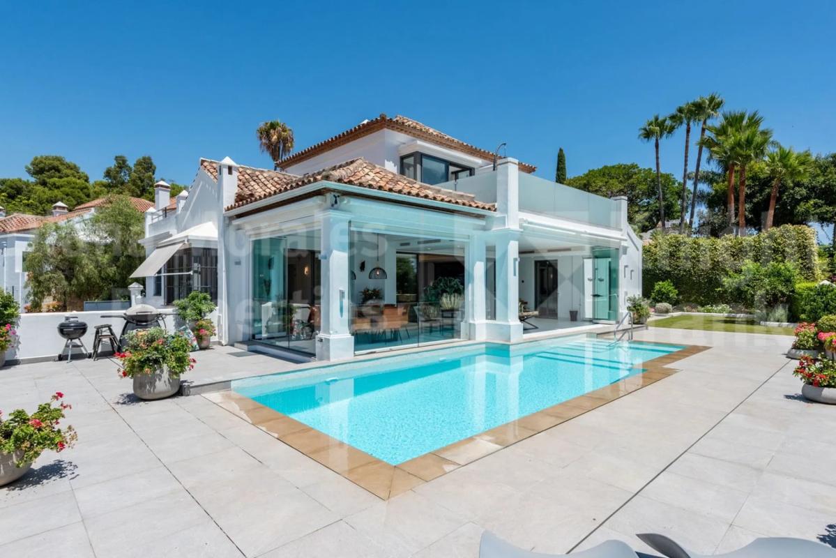 Sprzedaż niezależnego domku jednorodzinnego w Barrio La Carolina-Guadalpín, Marbella photo 1