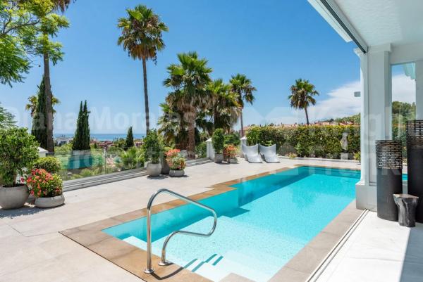 Chalet wolnostojący na sprzedaż w  Barrio La Carolina-Guadalpín, Marbella photo 2