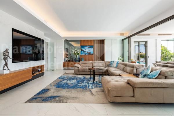Chalet wolnostojący na sprzedaż w  Barrio La Carolina-Guadalpín, Marbella photo 4
