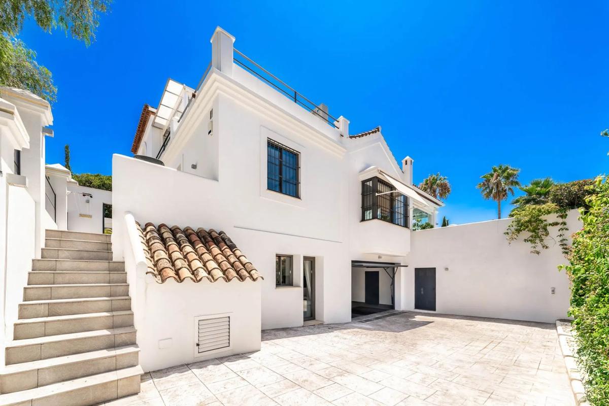 Продажа отдельного шале в  Urbanización El Capricho, Марбелла photo 5