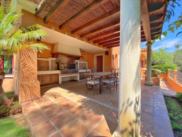 Chalet wolnostojący na sprzedaż w  Barrio Sierra Blanca, Marbella photo 1