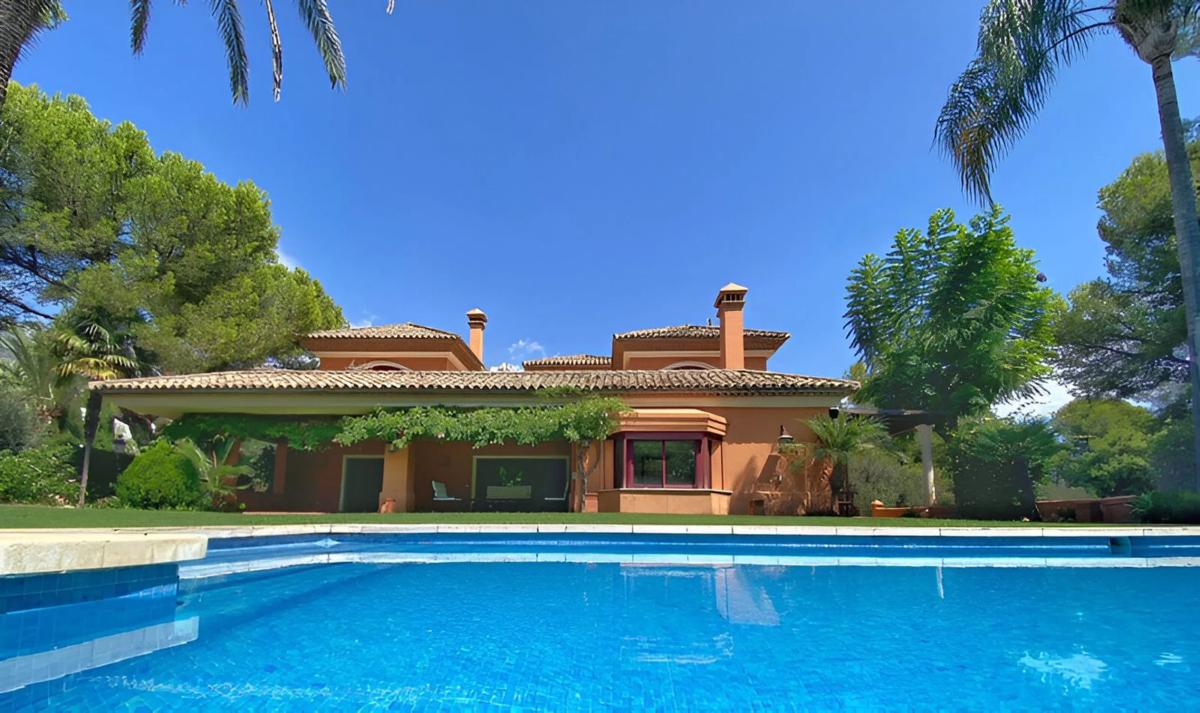 Sprzedaż niezależnego domku jednorodzinnego w  Barrio Sierra Blanca, Marbella photo 5