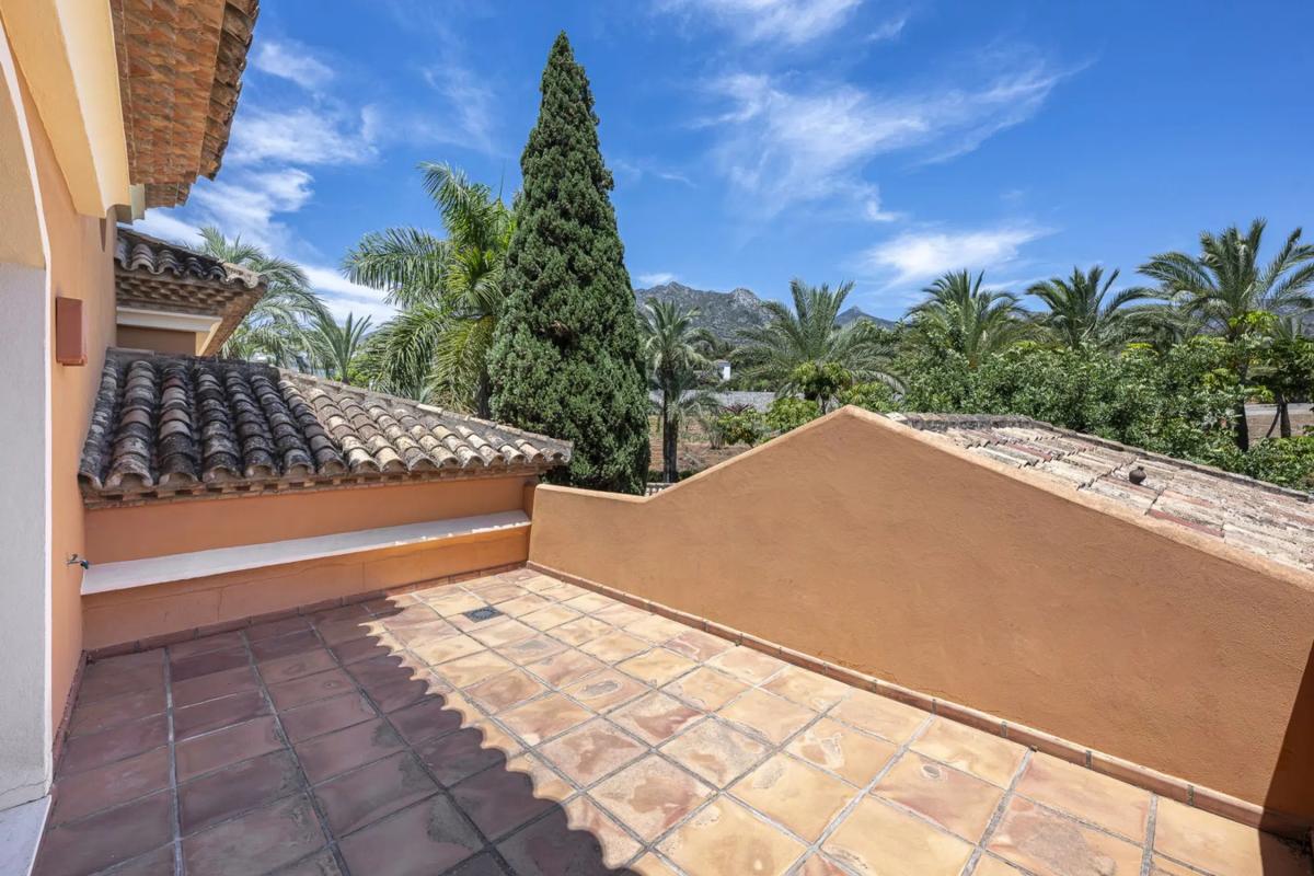Sprzedaż niezależnego domku jednorodzinnego w  Urbanizacion Altos Reales, 9 A, Marbella photo 4